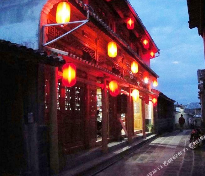 across和through哪一个是从物体内部穿过？游戏画面